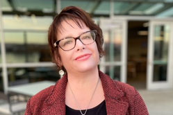 Tracy Barrett, JD, ’94. Link to her story